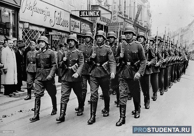 Армия Гитлера молниеносно начала широкомасштабное наступление по всей Европе