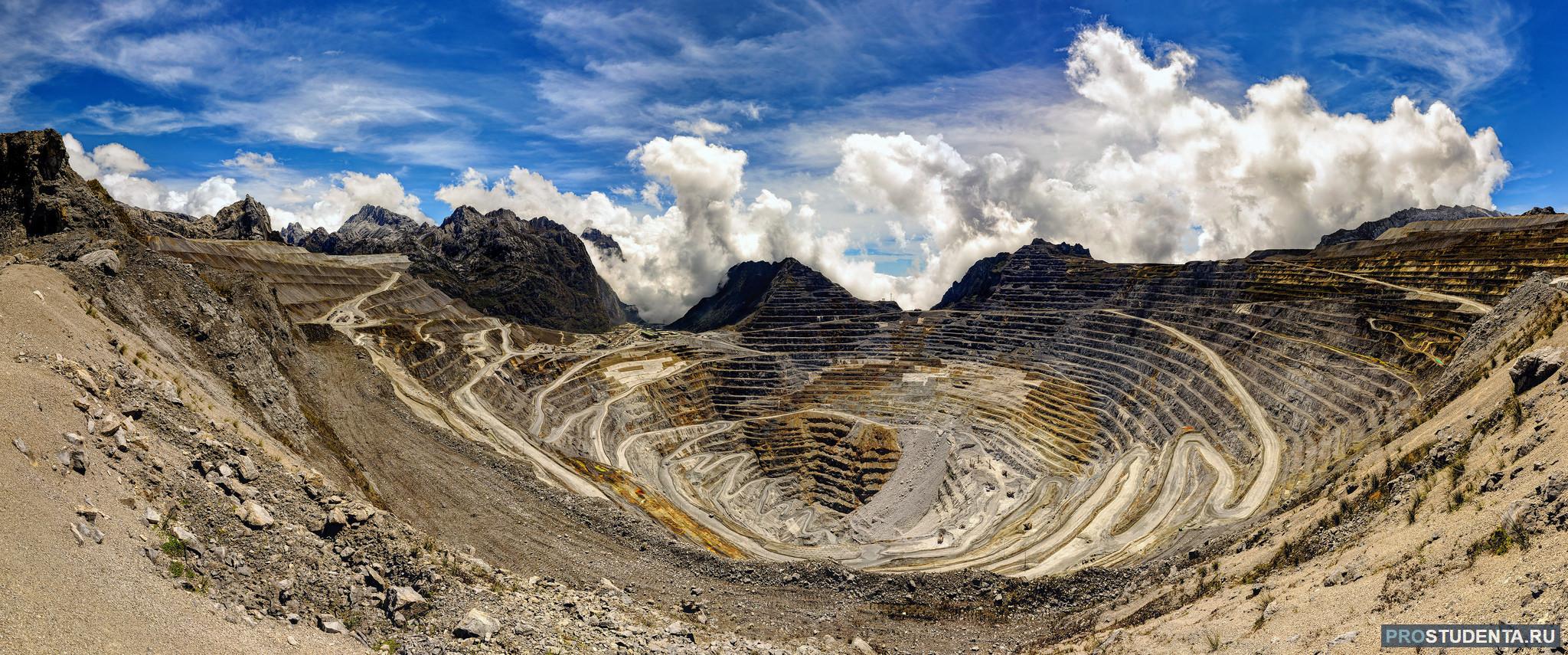 Natural resources of russia. Рудник Тау тона. Грасберг месторождение. Карьер Грасберг Индонезия. Шахта Грасберг.