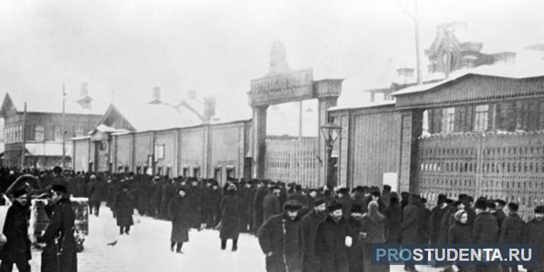 23 февраля правительство закрыло Путиловский завод