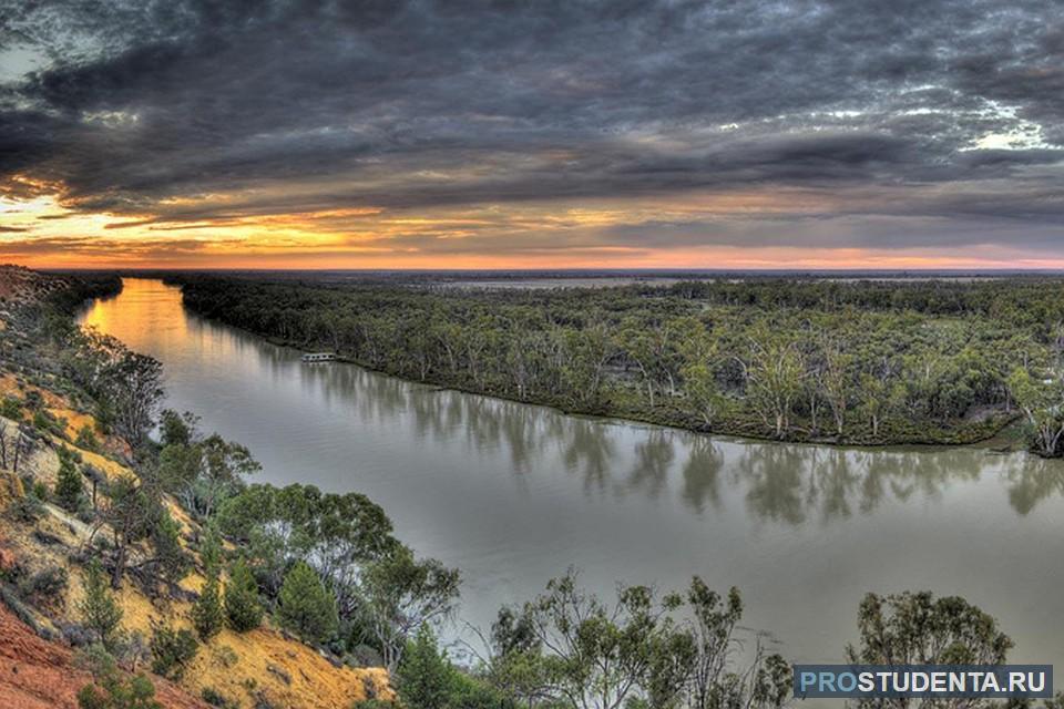 Крупные реки и озера австралийского. Река Муррей. Реки Дарлинг и Муррей. Река Муррей в Австралии. Река Муррей с притоком Дарлинг.